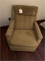 nice recliner needs cleaning but great piece