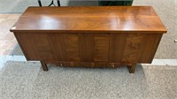 51.5x23x17.25’’ footed Lane Cedar chest with