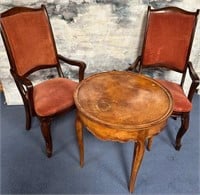 11 - PAIR OF VINTAGE ARM CHAIRS & ACCENT TABLE