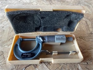 Mitutoyo Micrometer. 0-1” .001 Comes in a hard