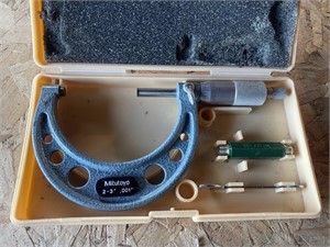 Mitutoyo Micrometer. 2-3” .001  Comes in a hard