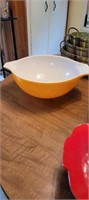 Pyrex yellow 4 qt mixing bowl