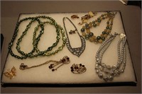 SELECTION OF COSTUME JEWELRY