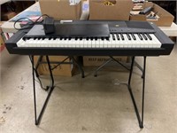 Electric Yamaha Keyboard