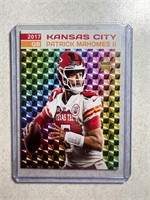 PATRICK MAHOMES 2017 GOLD PRISM ROOKIE CARD
