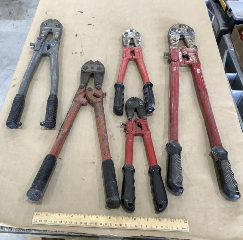 Bolt cutters in various sizes