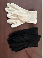 Pair of Ladies Gloves