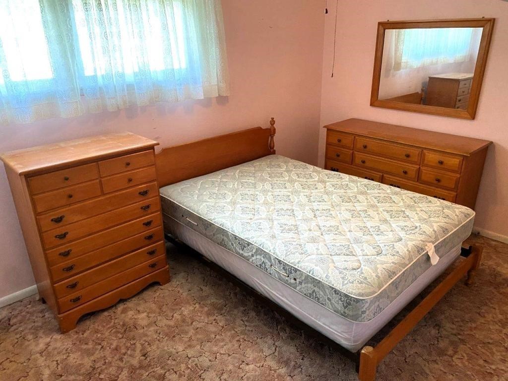 3pc bedroom suit w/ full bed- Mansfield OH