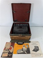 Vintage Underwood Finger-Flite Champion Typewriter