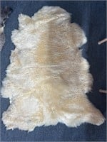 Tanned sheepskin Hyde rug