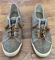 C4)  Women’s sperry shoes size 9