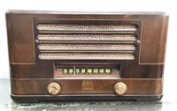 Eaton Viking 46-01 wood cabinet radio