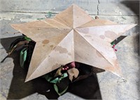 (N) star and wreath decorations