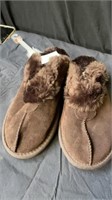 SiZe 7 slippers new