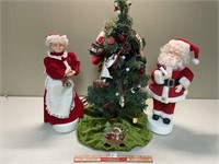 SANTA AND MRS CLAUS CHRISTMAS TREE LOT