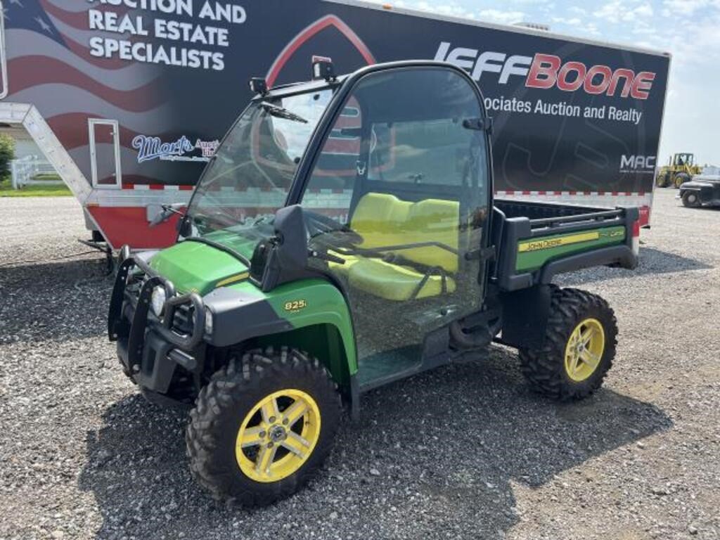 John Deere Gator 825i