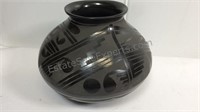 Round bottom vase black 6” x 7”