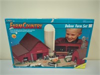 Farm Country Deluxe Farm Set NIB 1/64