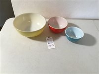 Pyrex 3 Bowls (Yellow, Red, Blue)