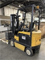 2007 Forklift Yale 4000lb capacity battery powered