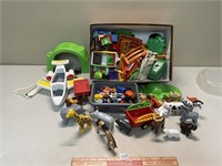 PLAYMOBIL FIGURES/VEHICLES & ANIMALS