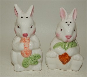 White Bunnies with Radish & Carrot