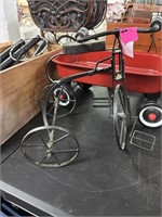 SMALL DECORATIVE METAL TRICYCLE
