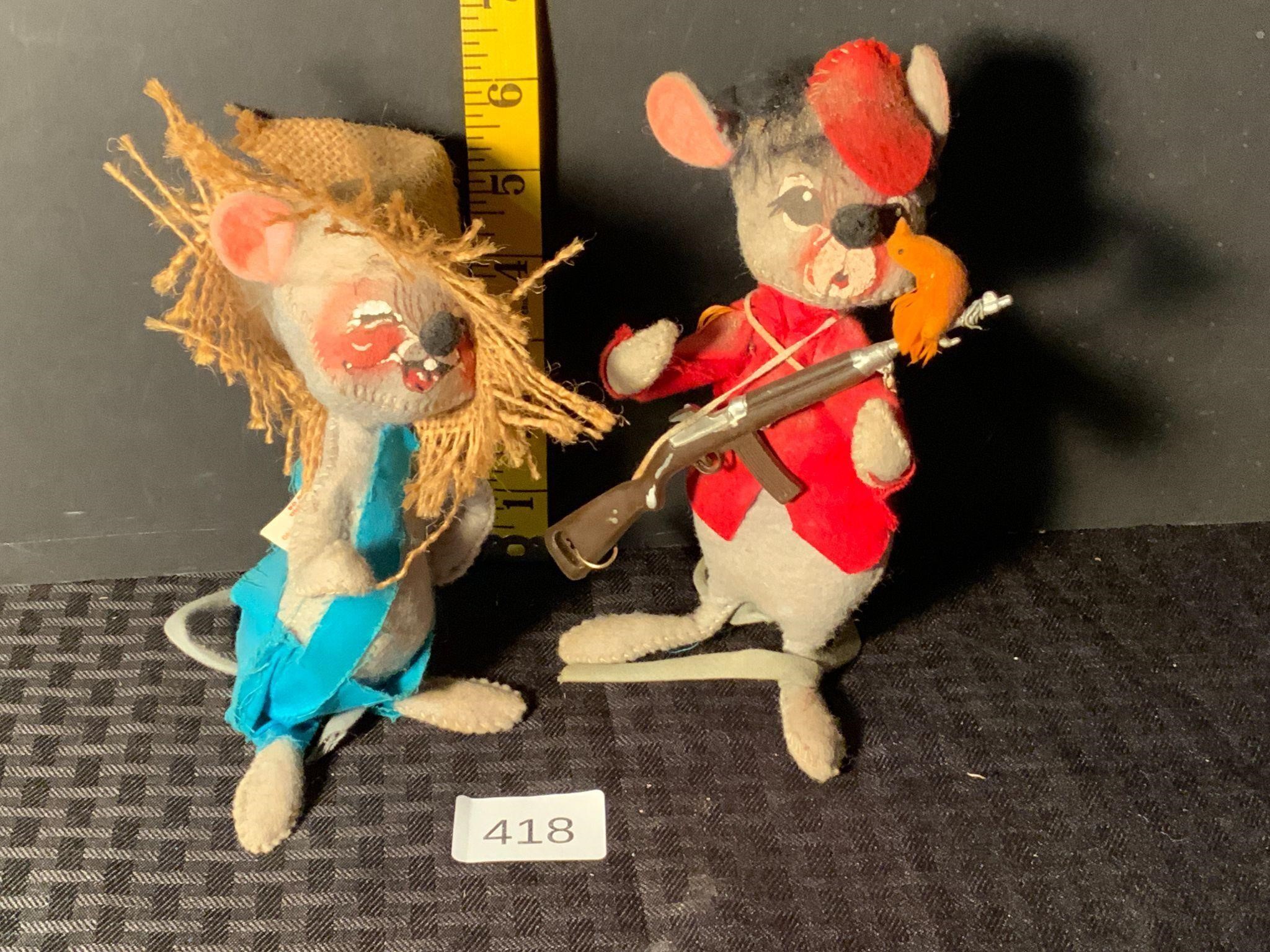 Annalee Hillbilly & Hunting Mice