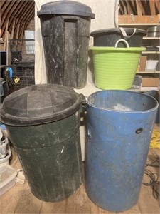Various trash cans/ tubs