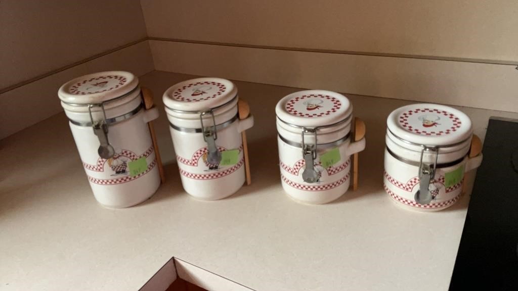 Set of 4 canisters w/spoons