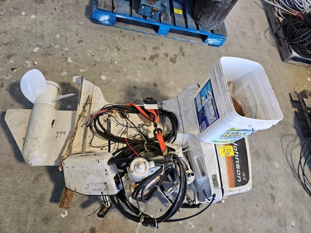 50 HP JOHNSON BOAT MOTOR WITH ACCESSORIES