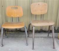 (H) Vintage Child Size School Chair