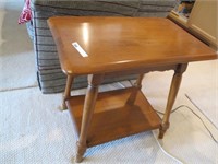 MAPLE LUX SIDE TABLE VERY SOLID & CLEAN