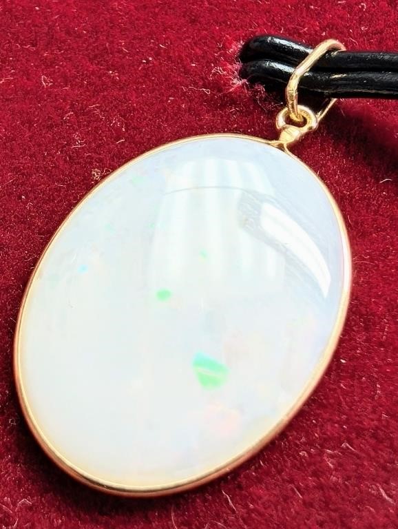 $800 10K  Opal(3.5ct) Pendant