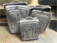 3 piece deluxe travel set both on wheels has
