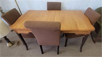 Table with extra leaf & 4 chairs