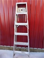 6' ALUMINUM STEP LADDER