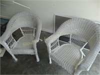 2 Wicker outdoor chairs, show wear