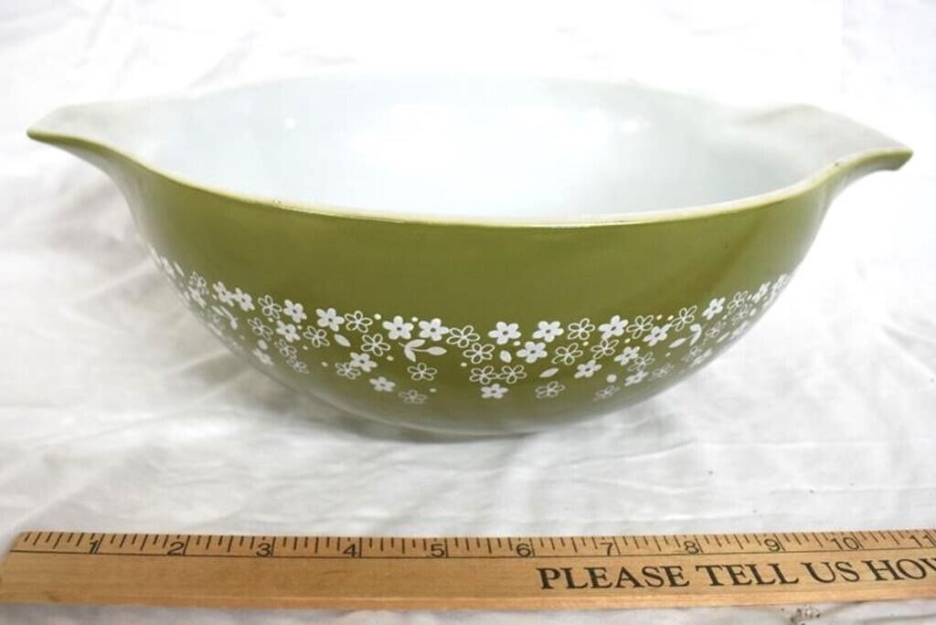 VINTAGE PYREX BLOSSOM GREEN MIXING BOWL