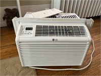 LG Window air conditioner with remote 6000 BTU-