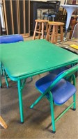 Kids table & 2 chairs
