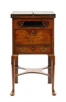 Queen Anne Style Beau Brummel Dressing Table