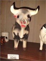 Large cow/bull decor