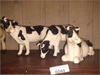 Porcelain cow decor broken horn