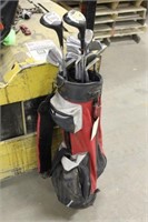 SET OF SPAULDING GOLF CLUBS, RIGHT HANDED