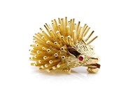 18ct yellow gold hedgehog brooch