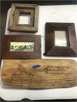 2 PLAQUES, 2 PICTURE FRAMES