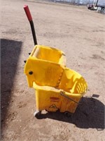 Rubber Maid Commercial Rolling Mop Bucket