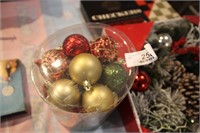 XMAS WREATH, TUB OF XMAS BALLS & CHECKERS GAME