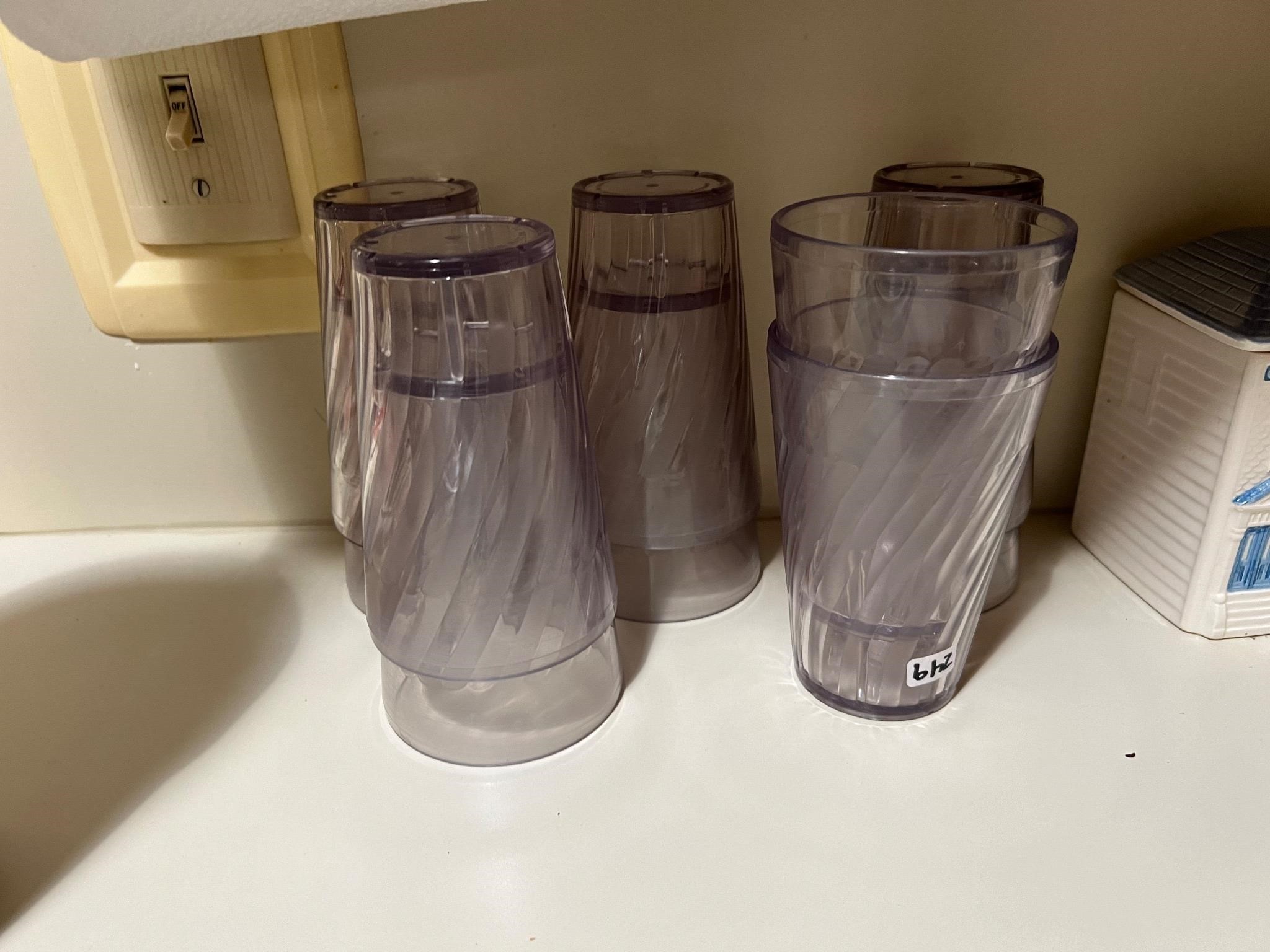 10 PLASTIC CUPS